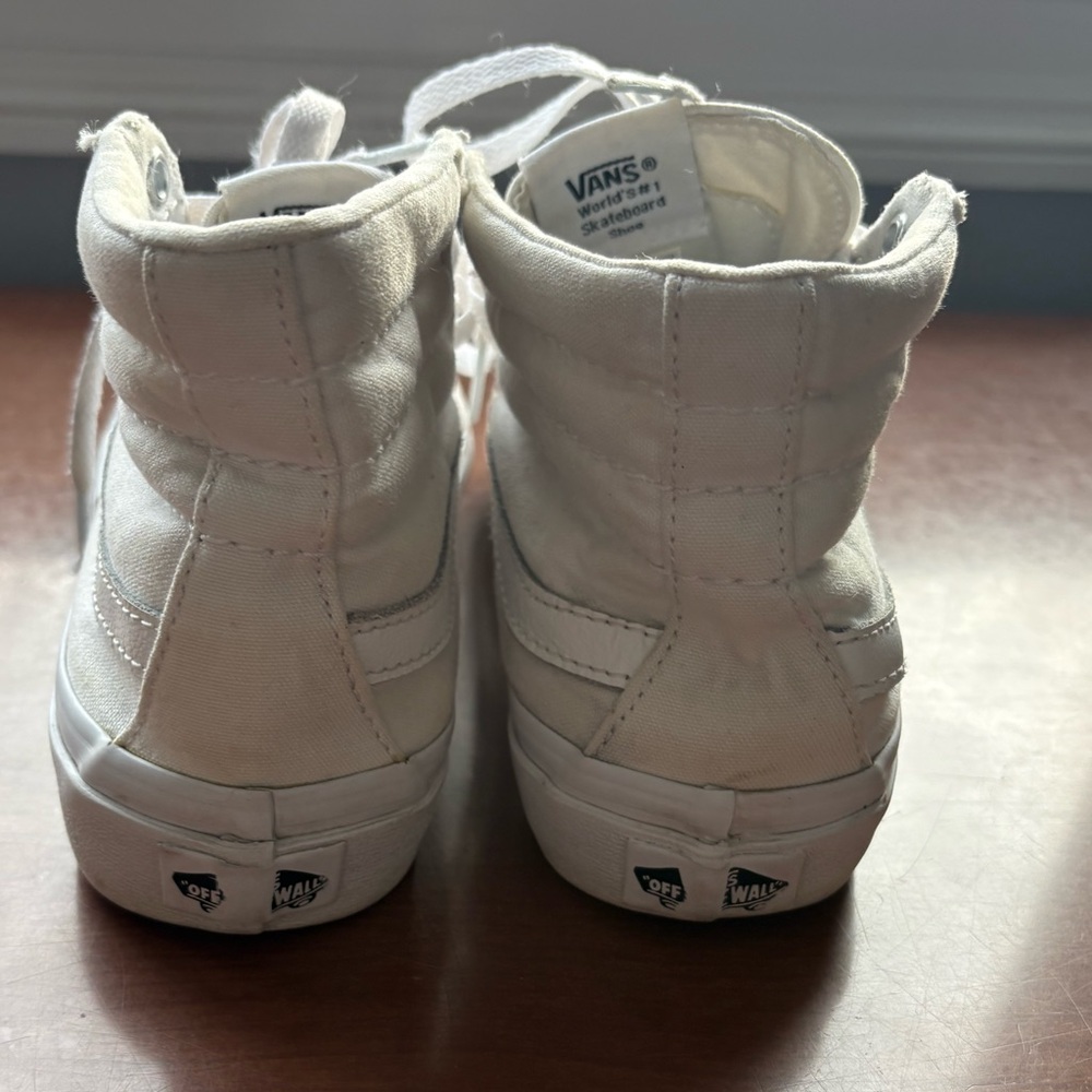High top sneaker - Picture 3 of 7